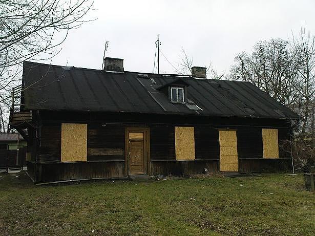 Drewniany dom z Piaseczna- Kilińskiego 37 - widziany od podwórza
