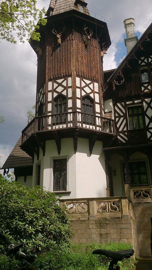 Paprocany zameczek nad jeziorem