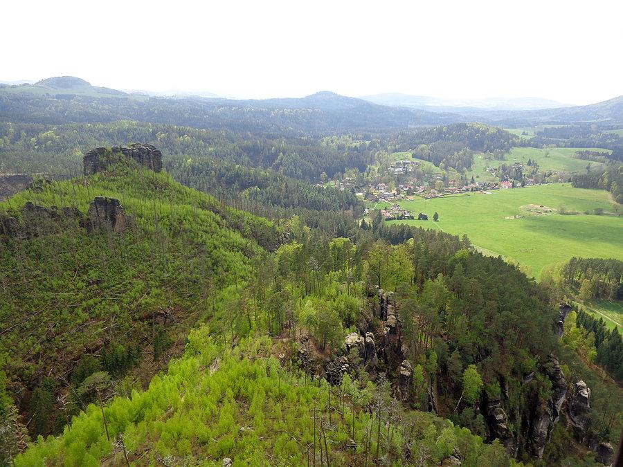 Panorama okolicy Jetrichowic. Widok z Jetrichowickich skał
