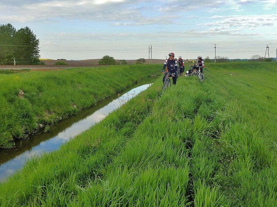 Biały Dwór - Podzamcze. Szlak Bursztynowy. Na trasie