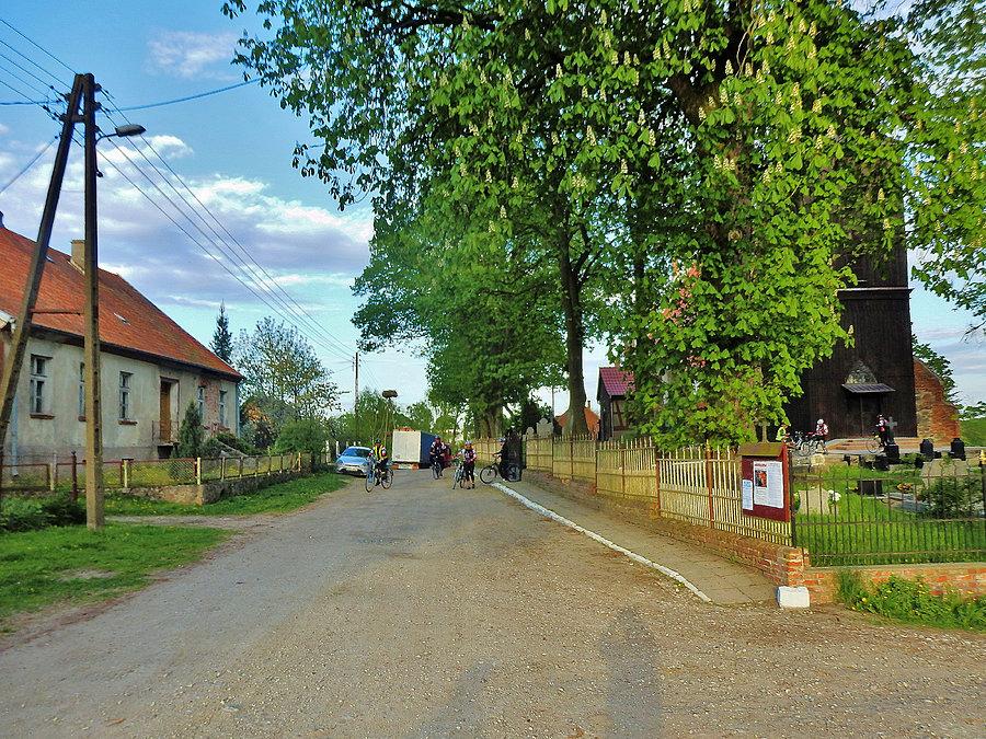 Biały Dwór - Podzamcze. Szlak Bursztynowy. Na trasie. Kalve