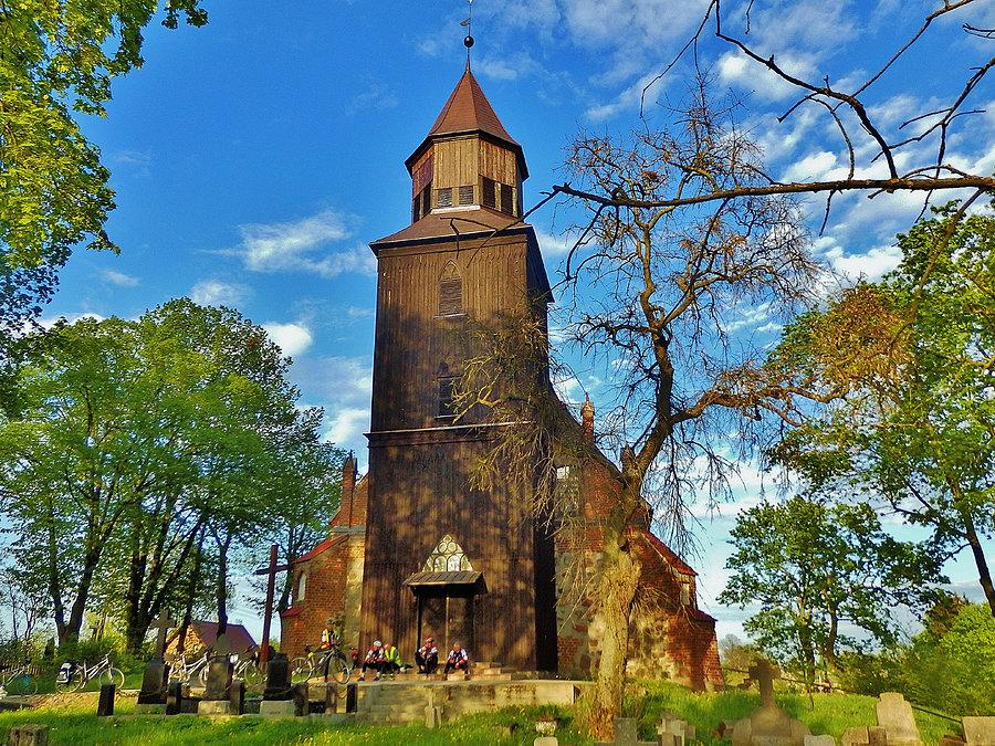 Biały Dwór - Podzamcze. Szlak Bursztynowy. Na trasie. Kalve