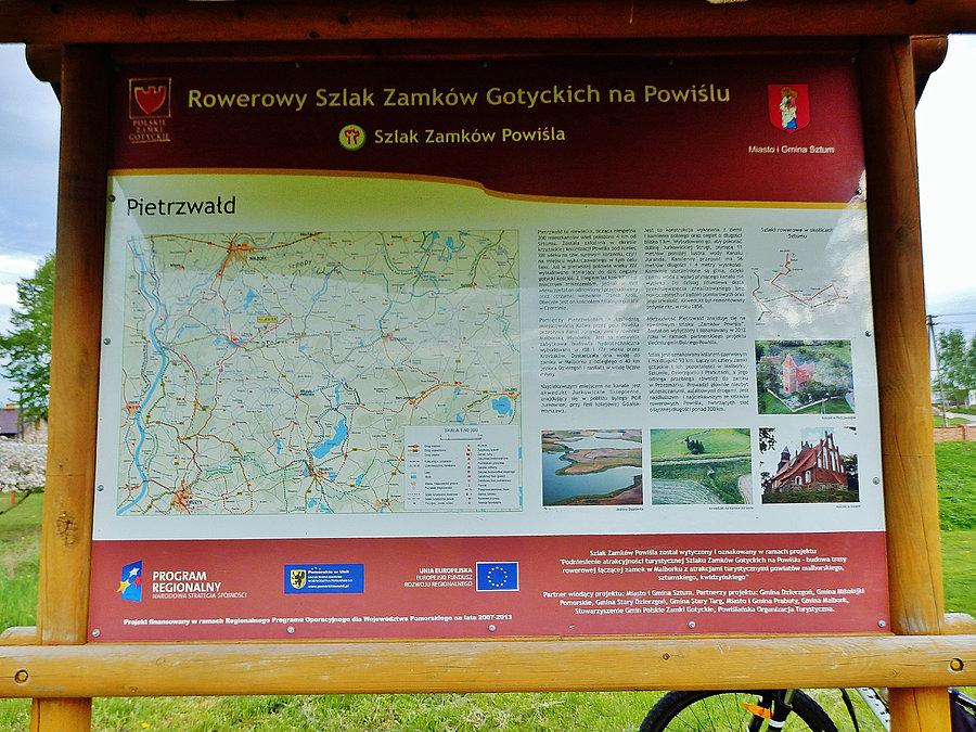 Biały Dwór - Podzamcze. Szlak Bursztynowy. Na trasie - Szlak Zamków Powiśla