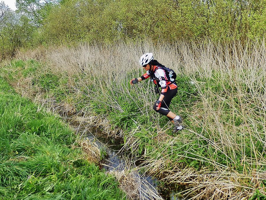 Biały Dwór - Podzamcze. Szlak Bursztynowy. Na trasie. Przebijamy się do akweduktu Juranda