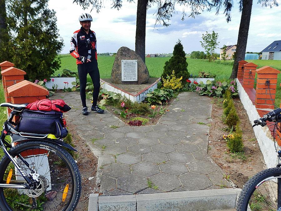Biały Dwór - Podzamcze. Szlak Bursztynowy. Na trasie