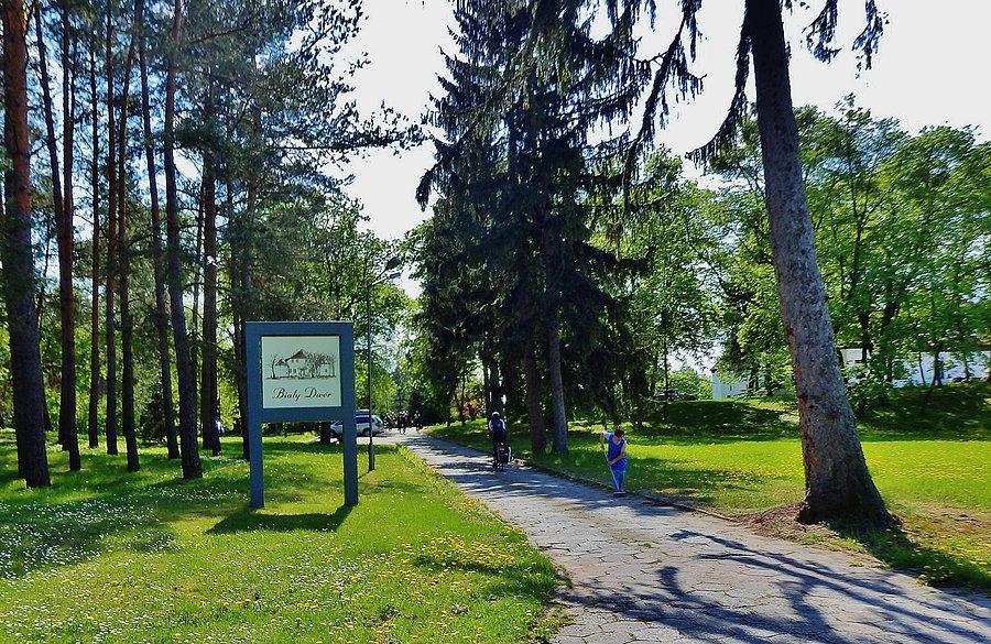 Biały Dwór - Podzamcze. Szlak Bursztynowy. Podzamcze