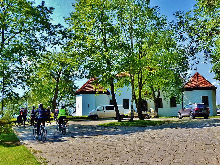 Biały Dwór - Podzamcze. Szlak Bursztynowy. Podzamcze