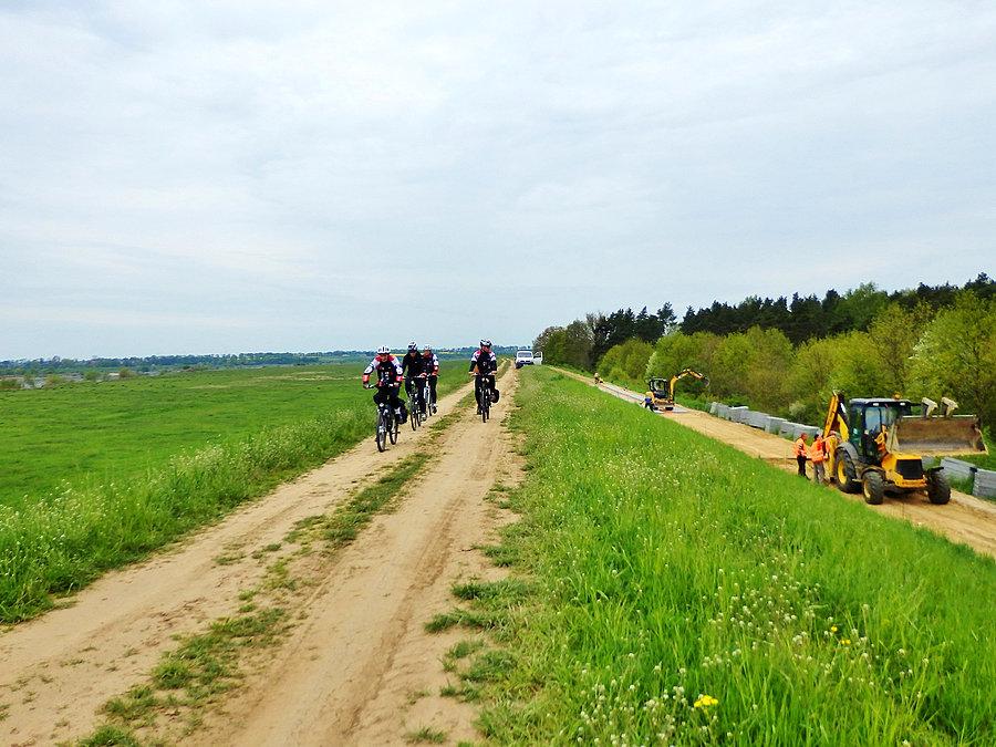 Biały Dwór - Podzamcze. Szlak Bursztynowy. Na trasie