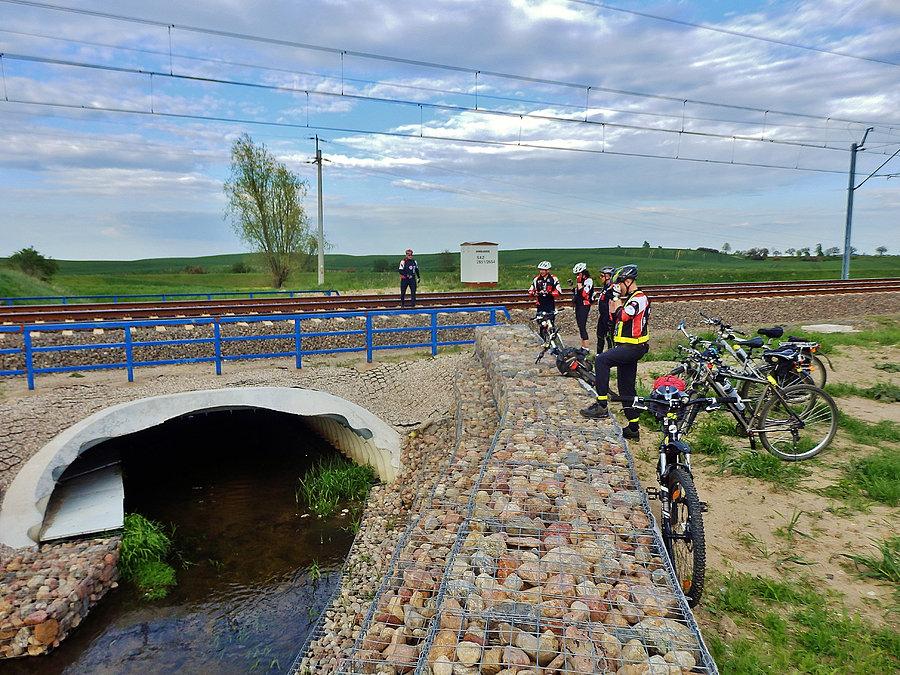 Biały Dwór - Podzamcze. Szlak Bursztynowy. Na trasie. Przebijamy się do akweduktu Juranda
