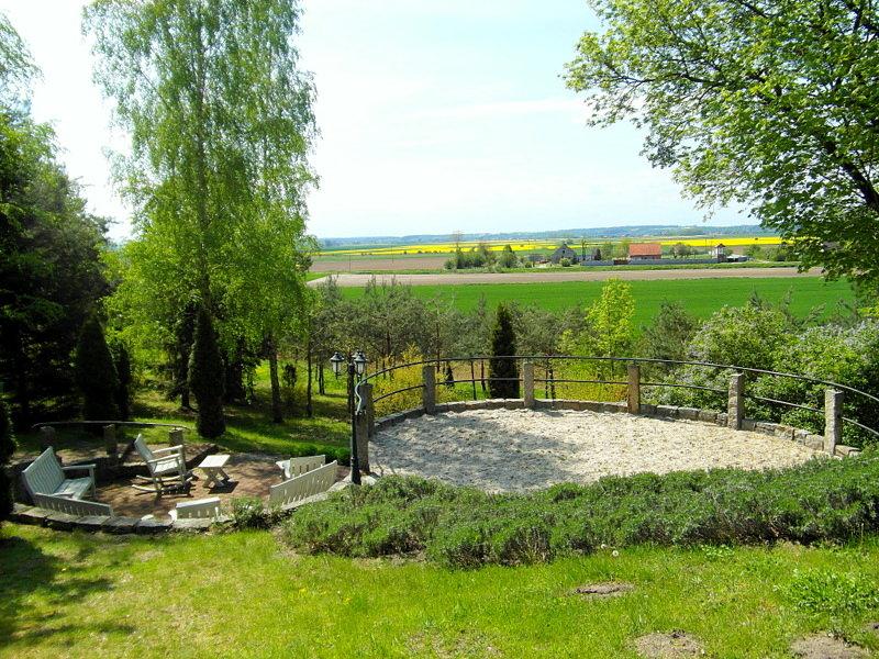 Biały Dworek- Podzamcze