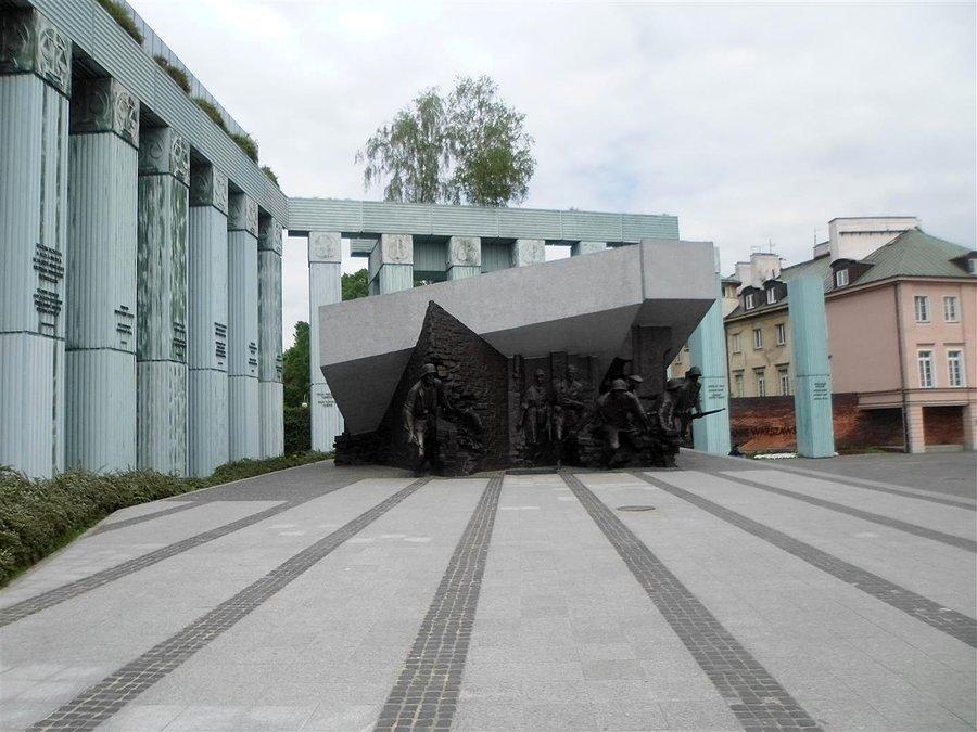 Pomnik Powstania Warszawskiego na Placu Krasińskich
