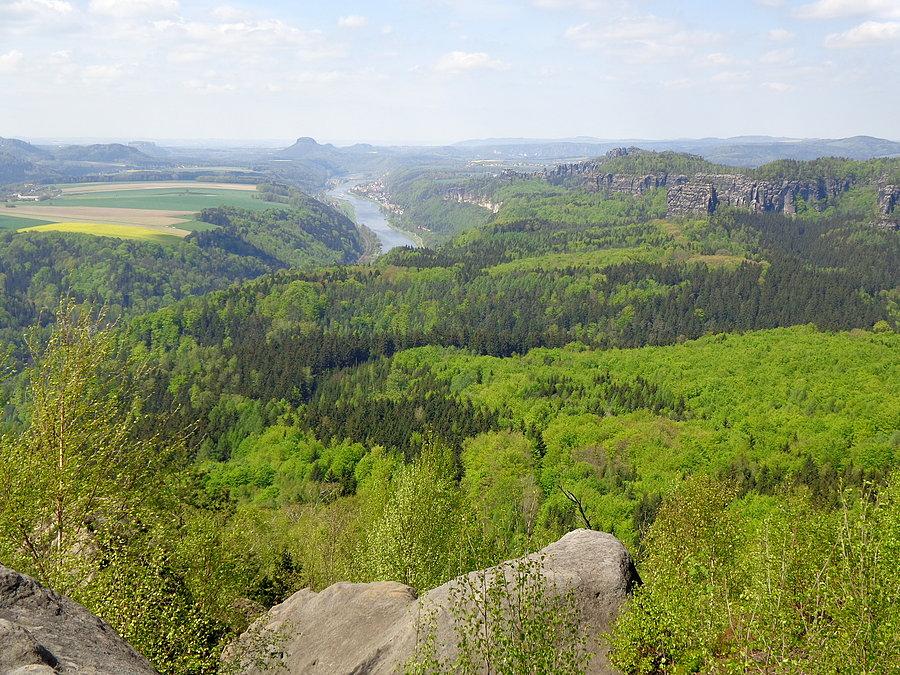 W tle Bastei i przełom Łaby