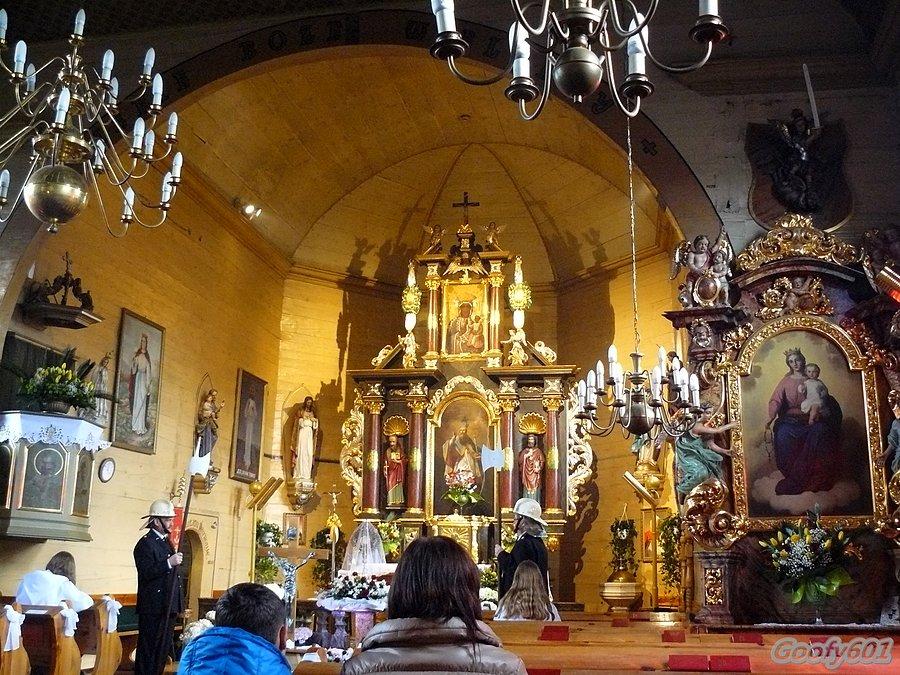 Kościół w Wilczy - ołtarz