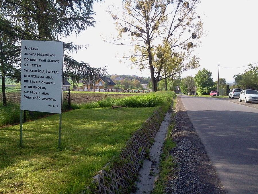 Przez Gumna