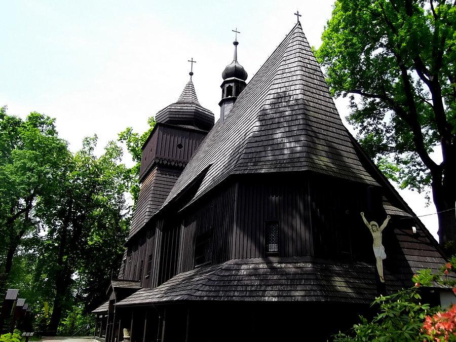 Drewniany kościół w Łaziskach