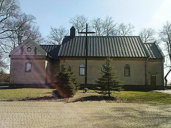 Kościół parafialny pod wezwaniem . Św. Apostołów Piotra i Pawła w Kaskach