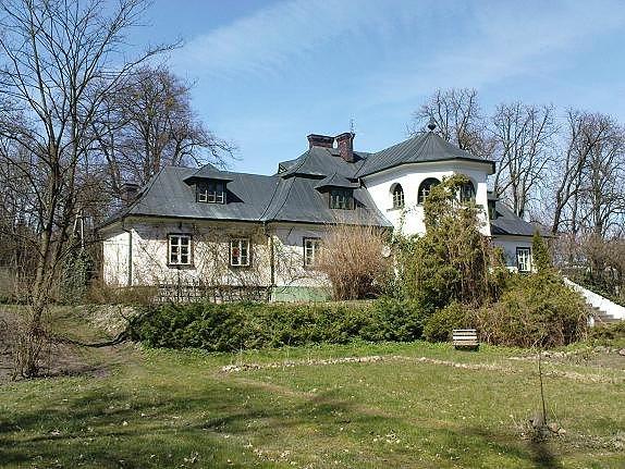 Dwór w Kuznocinie widok od Bzury