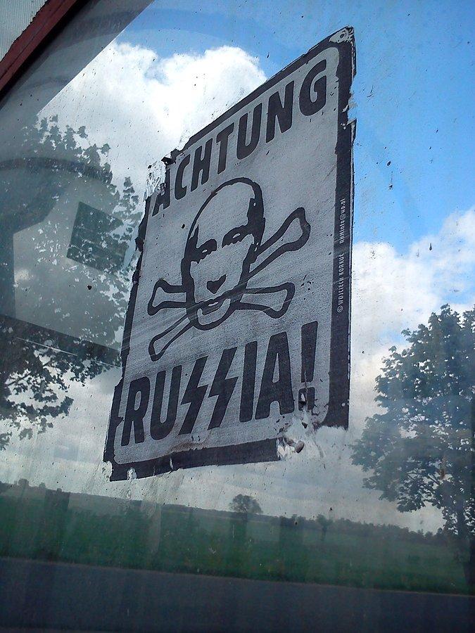 Polityka ... trafiła pod wiaty pekaes-u