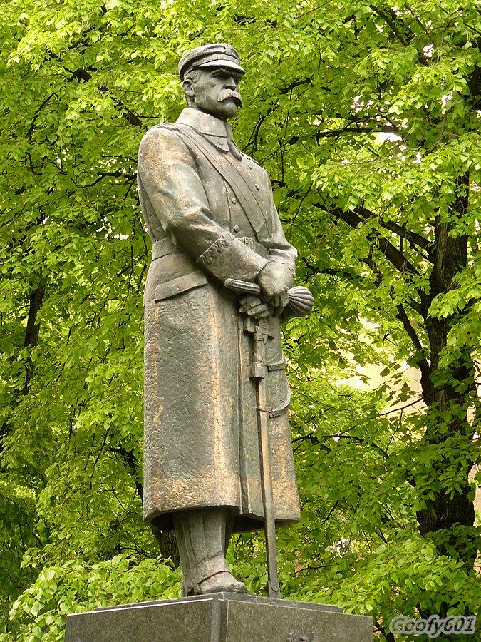 Pomnik J. Piłsudskiego