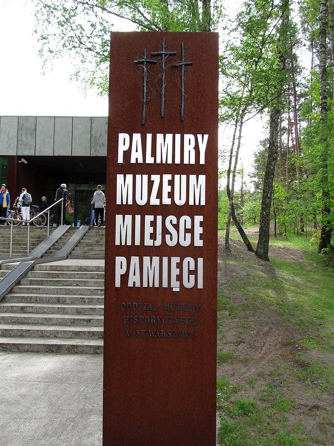 Miejsce pamięci narodowej - muzeum Palmiry