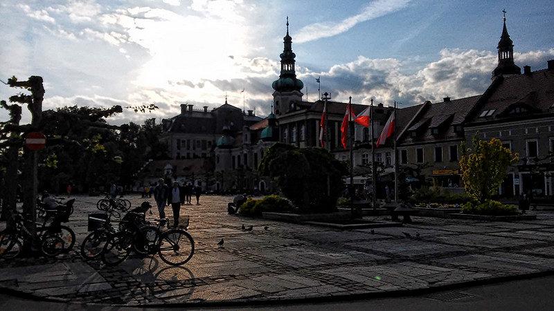 Słońce chyli się ku zachodowi