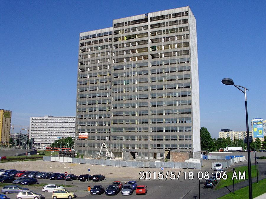 Rozpoczęło się wyburzanie wieżowca PKP przy Rondzie w Katowicach