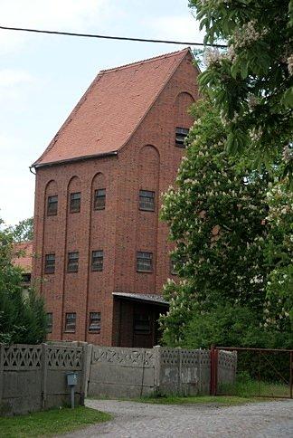 Dawny spichlerz we wsi Kątna