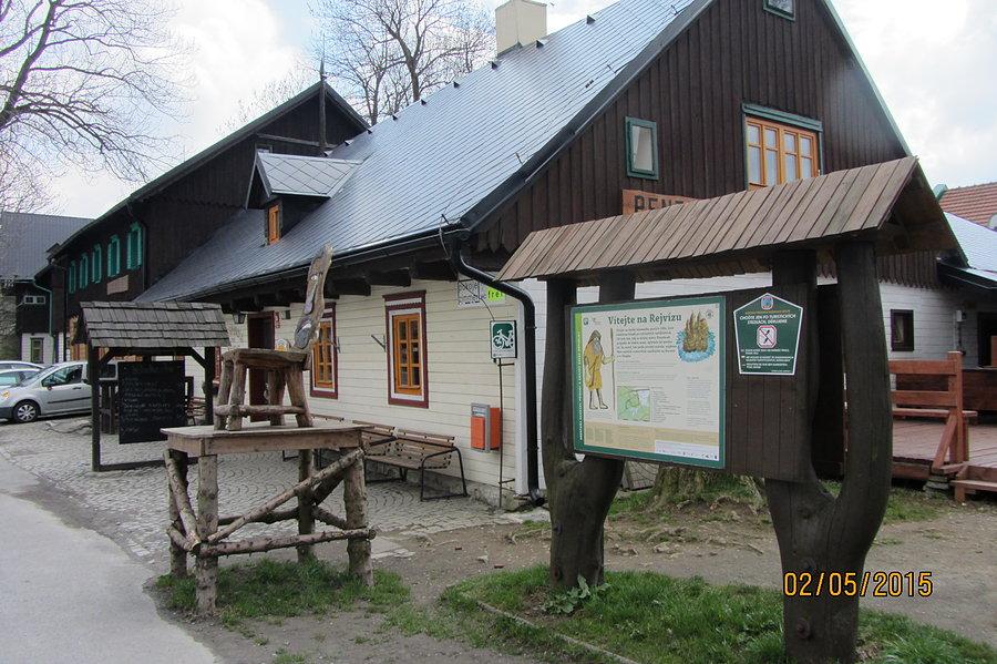 Widok na słynną restauracje w Rejviz