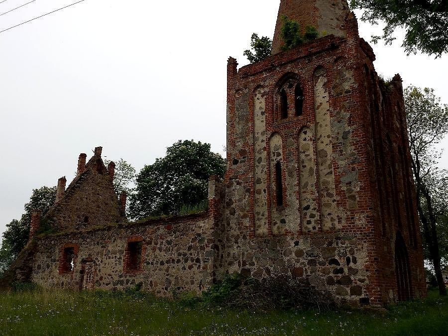 Płońsko - Ruina kościoła z XV/XVI w