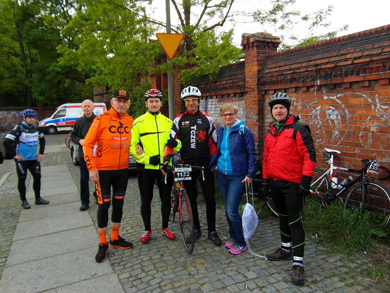 Ekipa z Mirką i chyba najstarszym zawodnikiem- Toruń Velo