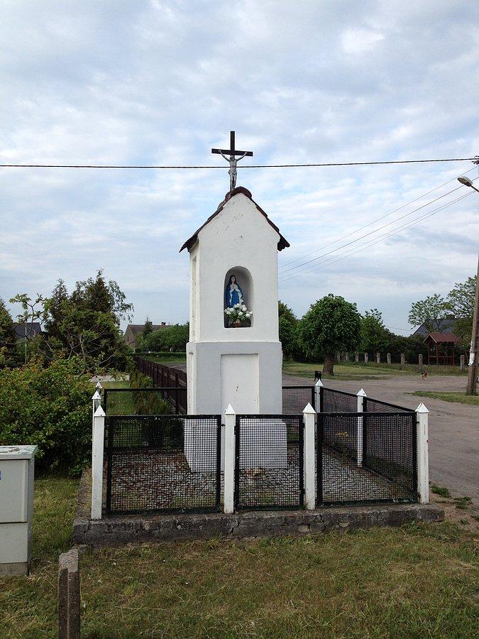Wrzeszczyna - kapliczka przy kościele