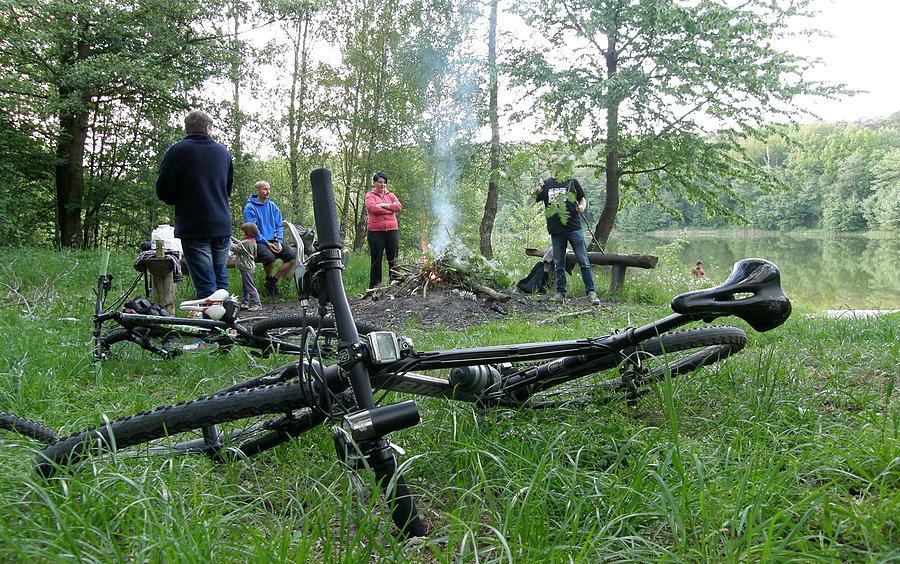 Zajechałem na miejsce. Ogniska czas zacząć !