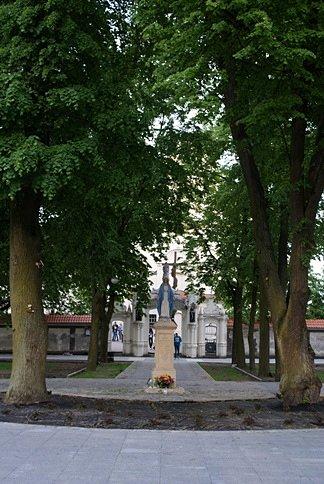 Park przed sanktuarium po rewitalizacji
