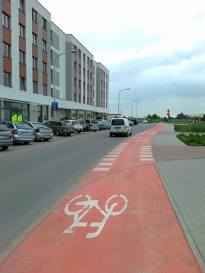 Piękna ddr wzdłuż bloków
