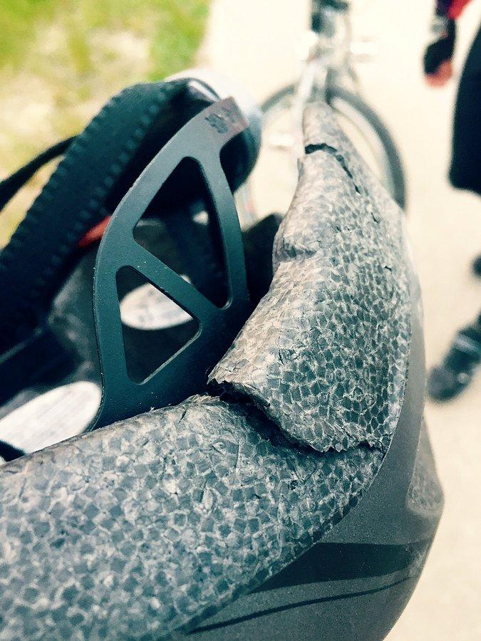 Kask zło konieczne i nieocenione
