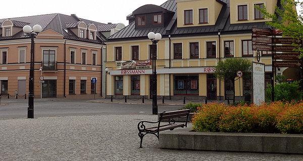 Biała Podlaska. Nowe kamienice przy Placu Wolności od strony ulicy Jatkowej