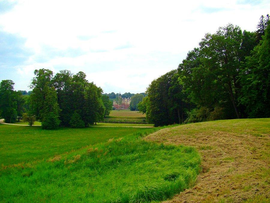 Park Mużakowski - nowy Zamek. Widok od strony polskiej