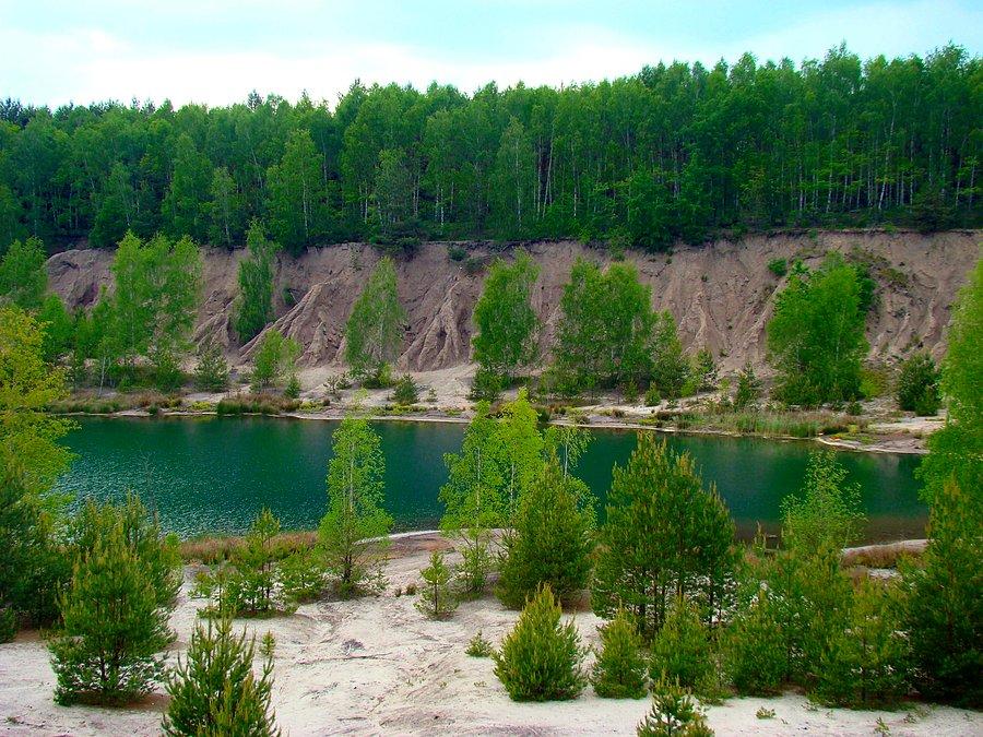 Kolorowe jeziorko na terenie byłej kopalni w Nowych Czaplach