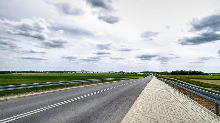 W oddali widoczne zakłady Bridgestone