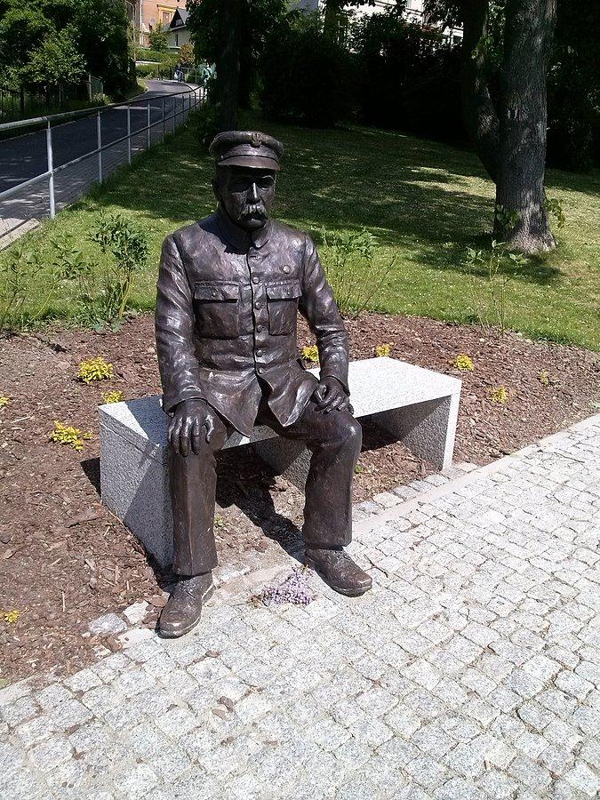Rzeźba z brązu marszałka Józefa Piłsudskiego - Jedlina-Zdrój