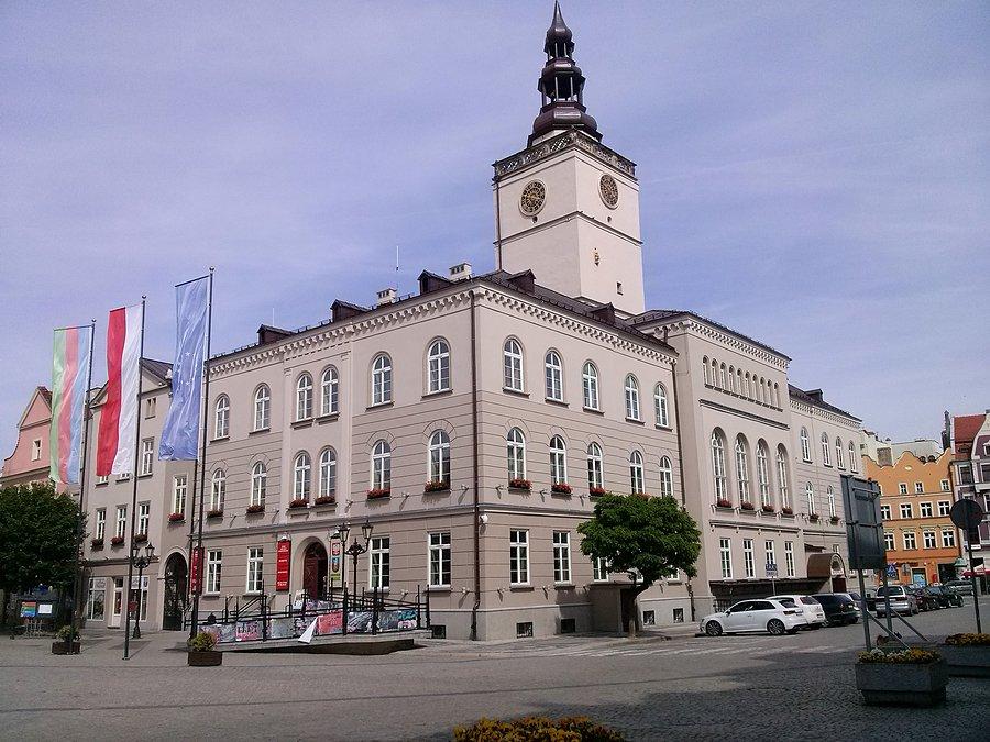 Dzierżoniów - rynek - Ratusz ujęcie 1