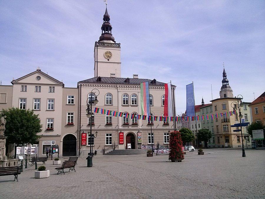 Dzierżoniów - rynek - Ratusz ujęcie 2