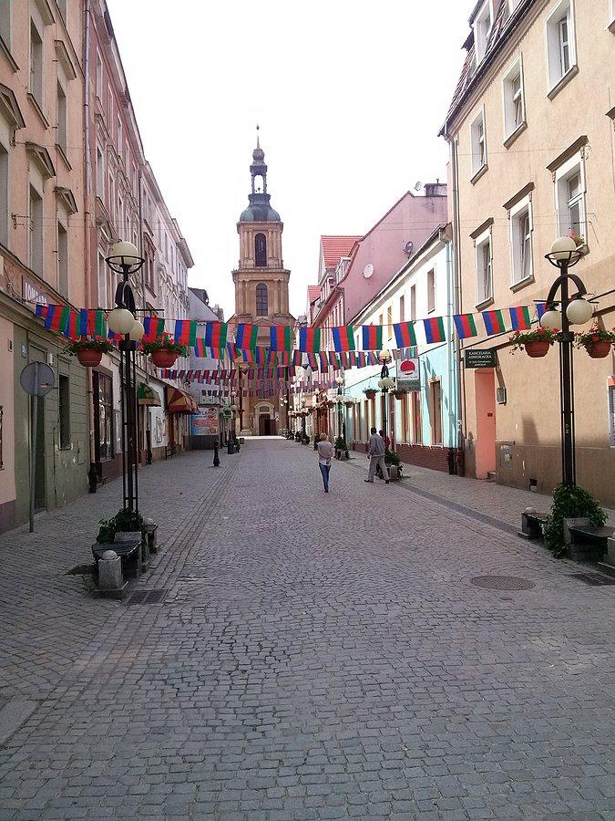 Urokliwe uliczki przy rynku - Dzierżoniów ujcie 1