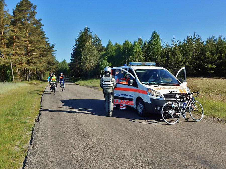 Maraton rowerowy, KaszebeRunda - Kościerzyna 2015 r. Wywrotka rowerzysty - pomoc