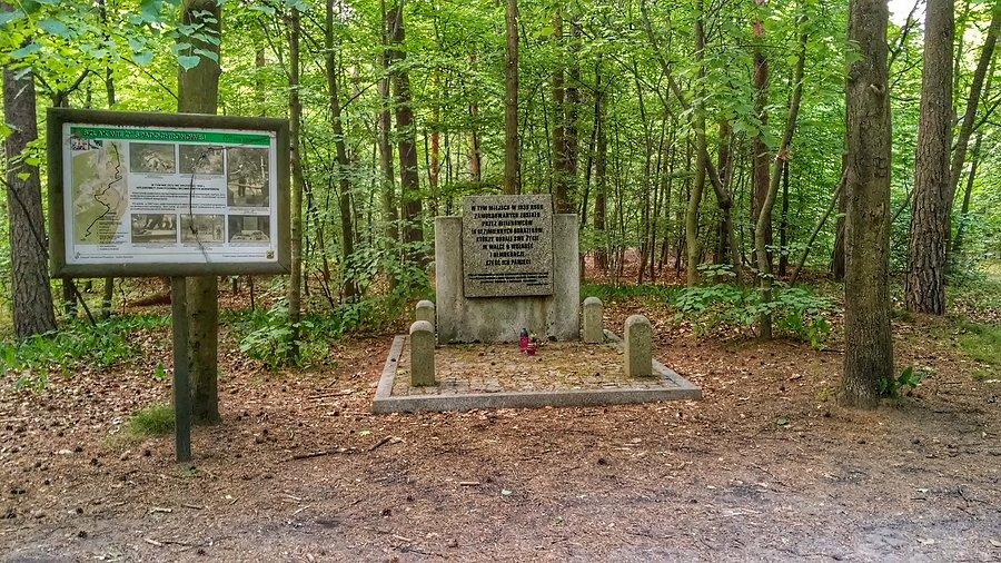 Pomnik na szlaku Obrońców Wieży Spadochronowej