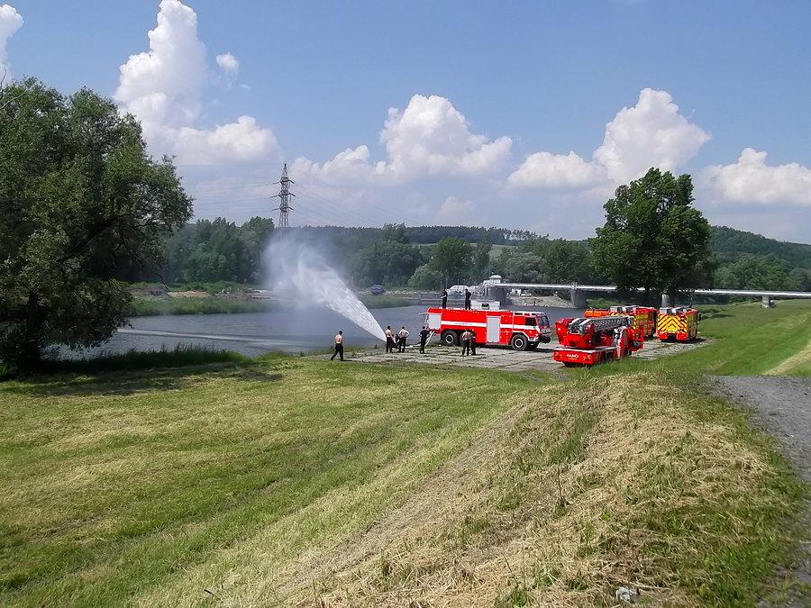 Strażacy nad Odrą