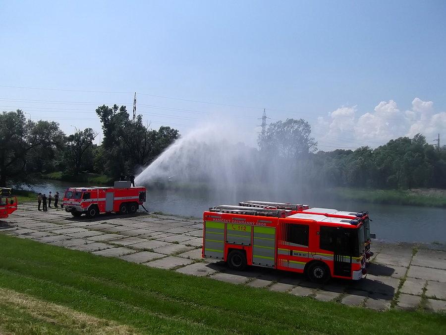Strażacy nad Odrą