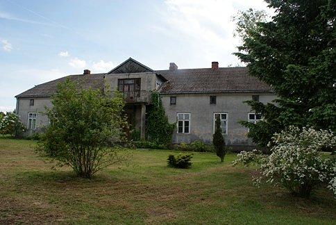 Czyżby to był jakiś dworek?, tylko dlaczego nie ma go na mapie?