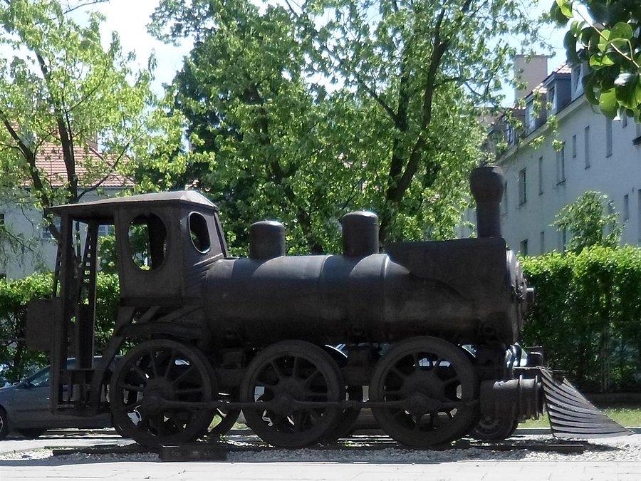 Pomnik kolejki wilanowskiej