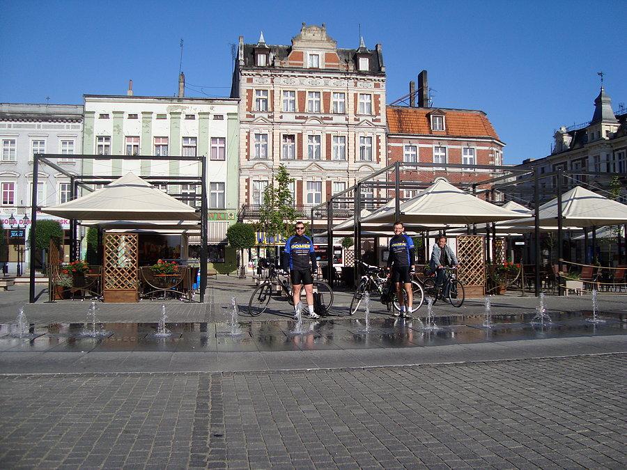 Stary rynek w Krotoszynie plus mistrz rugiego planu :)
